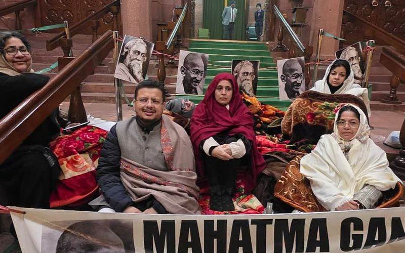  جی رام جی بل کی منظوری کے خلاف اپوزیشن ارکان کا پارلیمنٹ میں رات بھراحتجاج